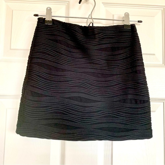 Black Textured Wavy Stripes Mini Skirt - Picture 1 of 3